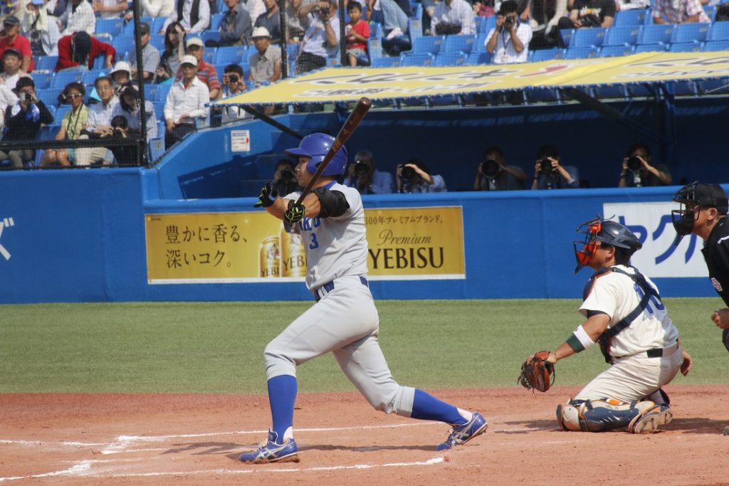 けがから復帰した4番の一振りで勝ち越しに成功した（撮影・関根隆朗）