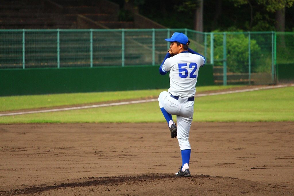 東大先発の西投手（写真は軟式野球部提供）