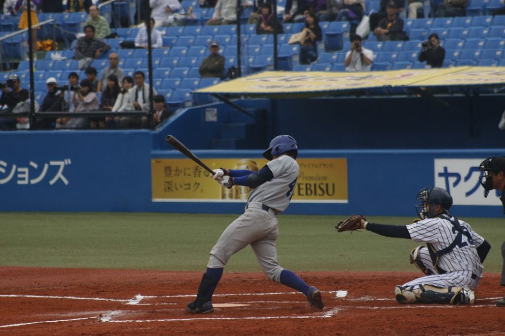 十回表、桐生選手の適時打で勝ち越しに成功する（撮影・関根隆朗）