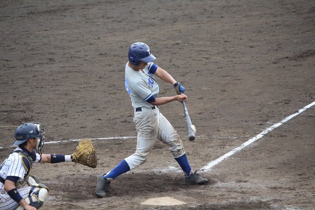 西池選手の適時打で1点を返す（写真は軟式野球部提供）