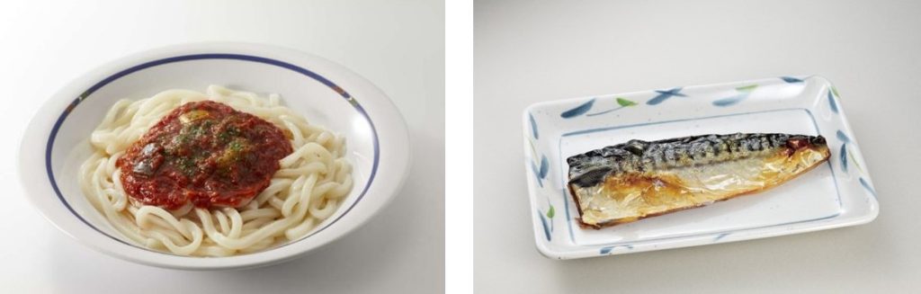 ビーガン向けの大豆ミートのアラビアータソースうどん（左、572円）と福島産サバ塩焼き（231円） （画像は生協食堂提供、価格は税込み、3月時点の生協組合員価格）
