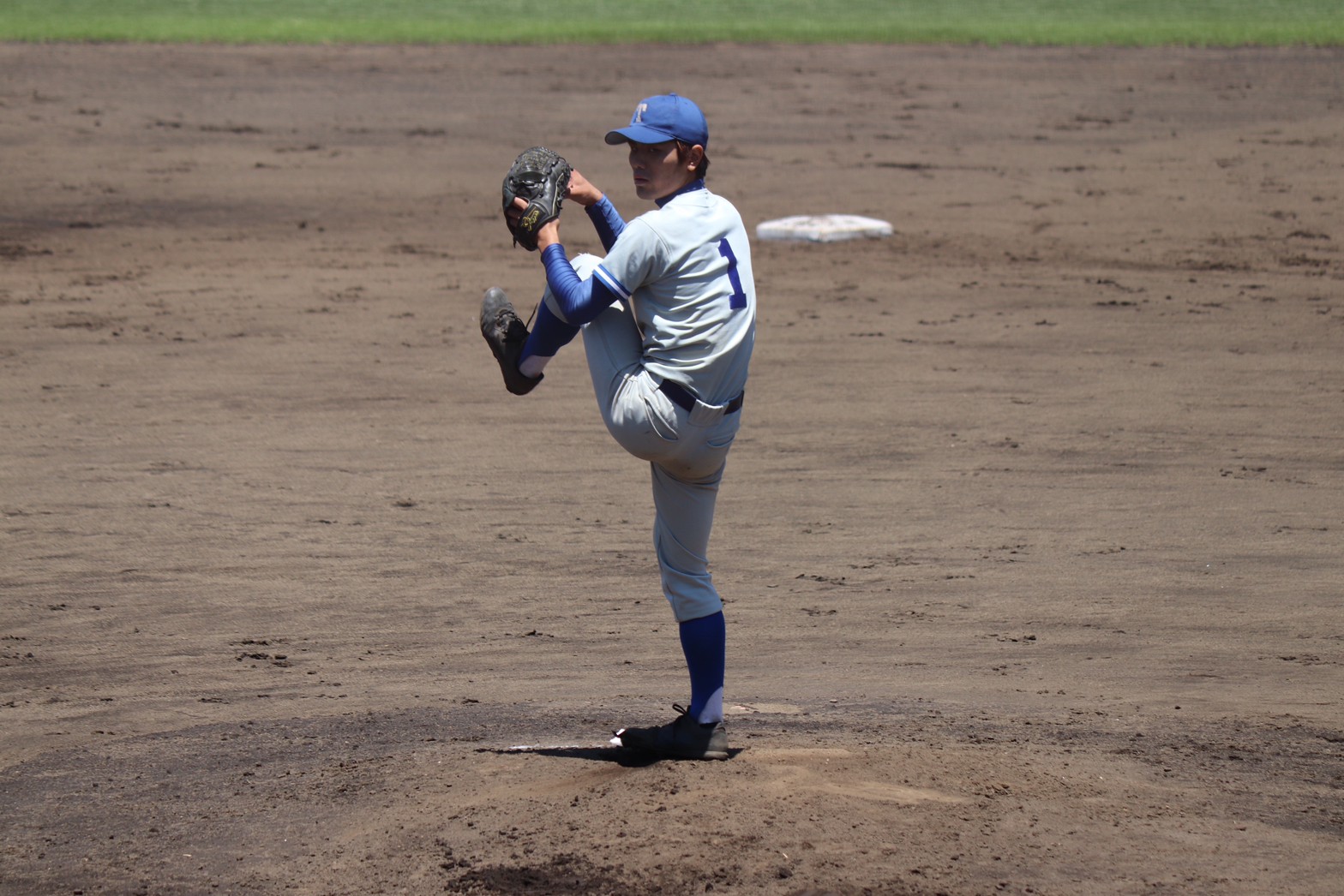 五回まで相手打線に1本のヒットも許さなかった先発・泉（写真は軟式野球部提供）