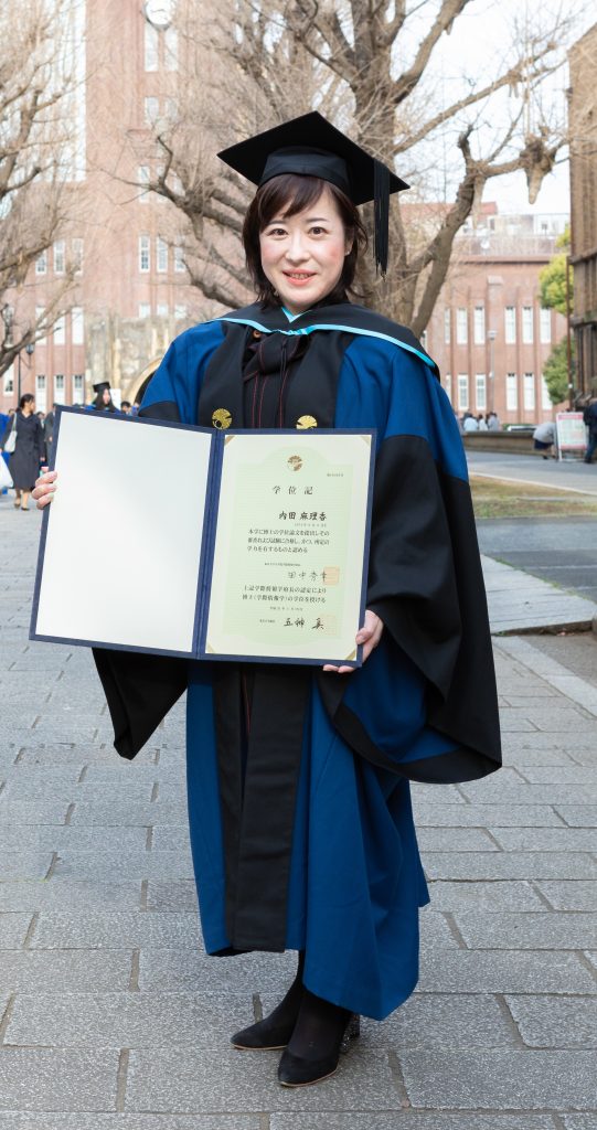 2019年3月、博士学位授与式（写真は内田准教授提供）