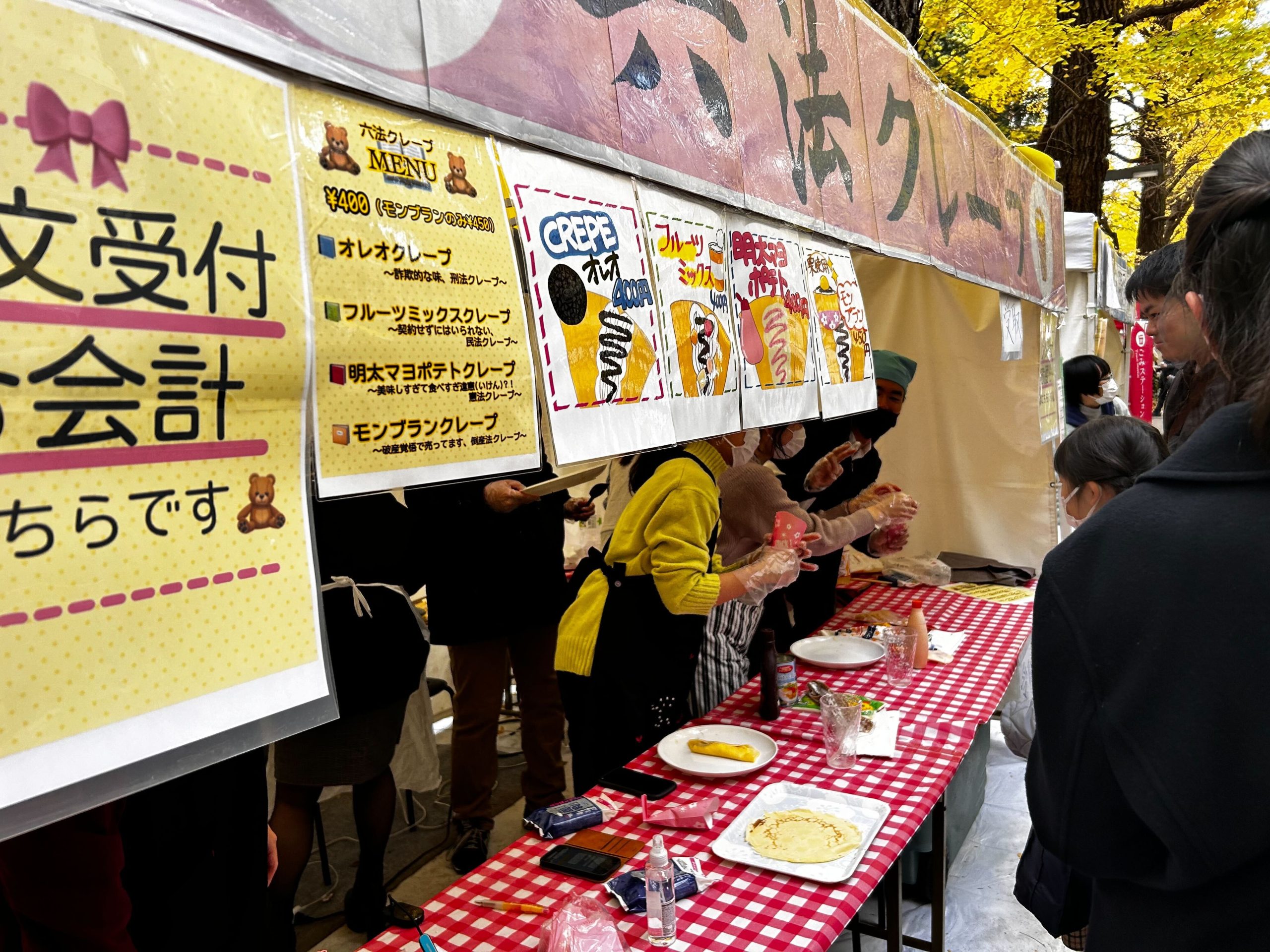 「六法クレープ」の販売の様子（撮影・佐々ひなた）