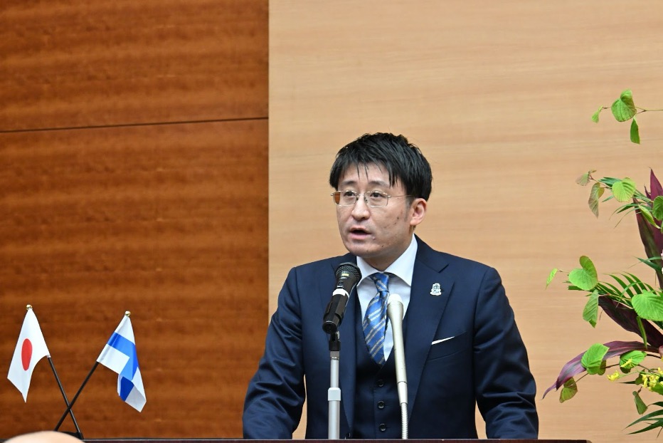 UTokyo Project Lecturer Akira Igata moderated the special public symposium