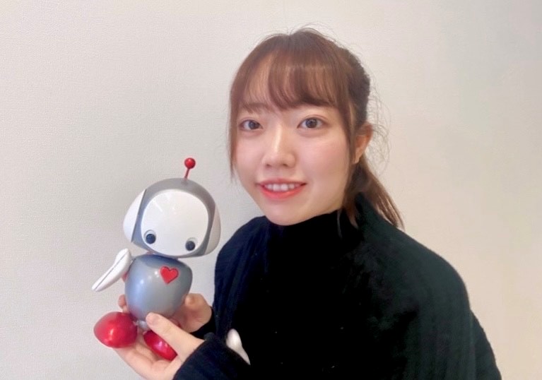 筆者： 太田明理紗（おおた ありさ）。2025年4月より東京大学大学院 工学系研究科 先端アート・デザイン研究室 博士課程在籍。筑波大学デザイン専攻・同大学院修了。かわいい感性や遊び心をテーマに、製品や空間における心理的・文化的価値を探る研究を行う。