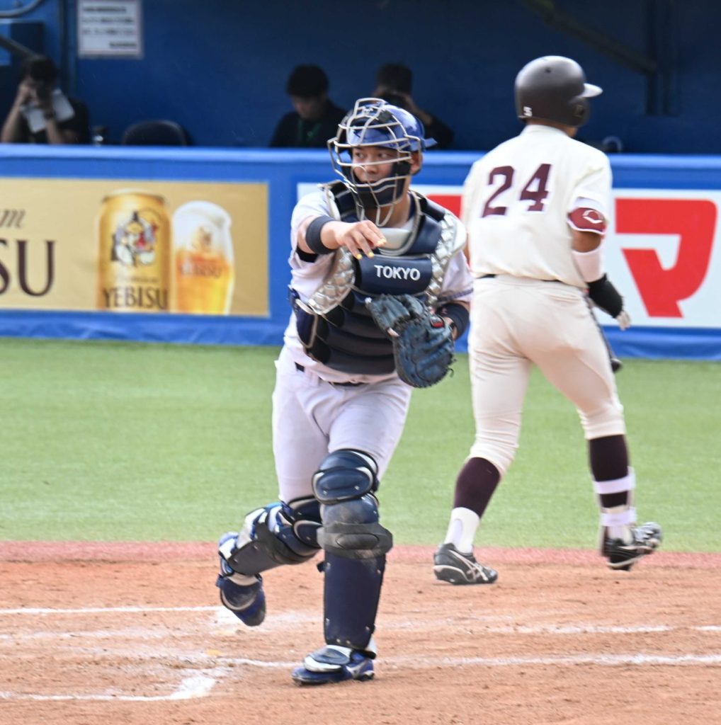 初回に2点本塁打を放つなど攻守で光った捕手・杉浦海大（法・4年）