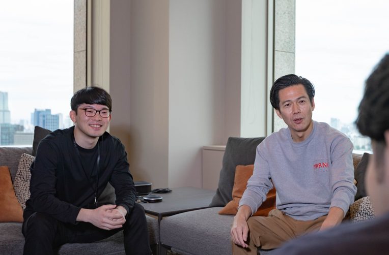 (写真1)矢口太一さん(左)と河本幸士郎さん